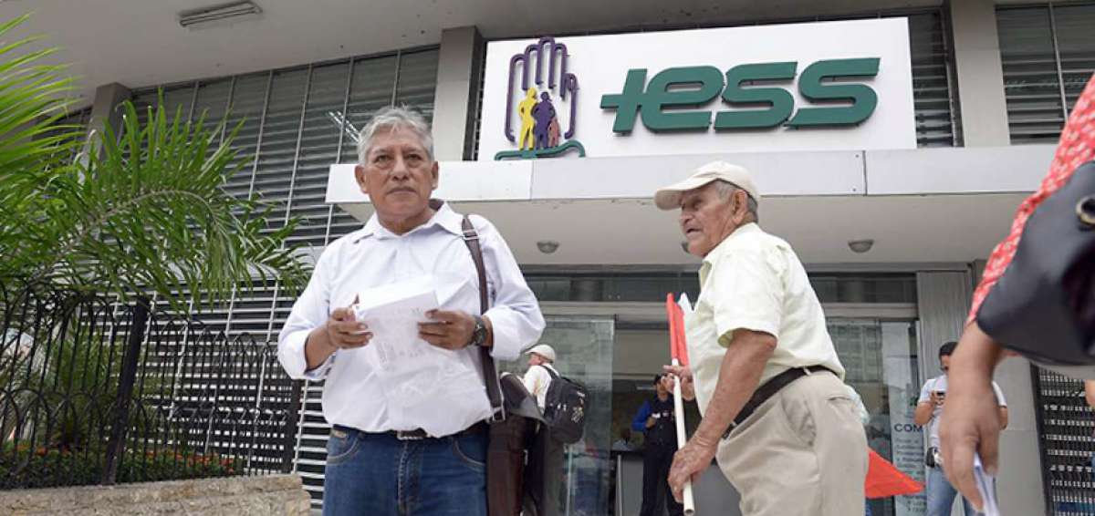 Vivir con una pensión del IESS es una tarea difícil en Ecuador
