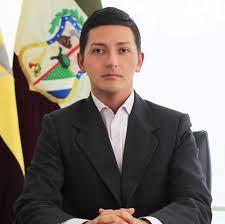 Renunció Presidente del Gobierno de Galápagos, acusado de falsificar prueba PCR