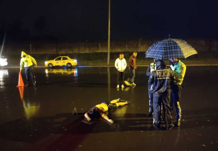 TRAGEDIA. Los dos cuerpos quedaron sobre la calzada.