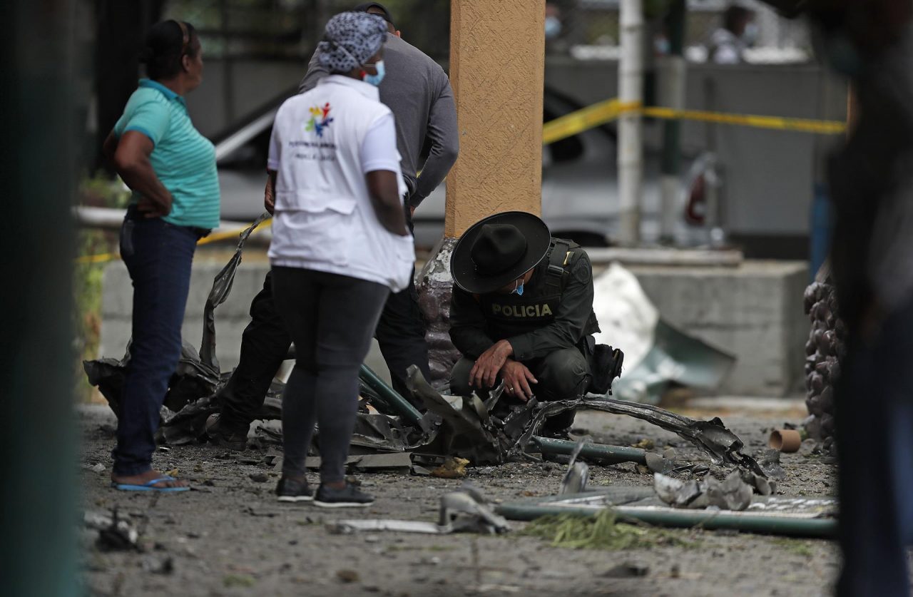 Tres heridos deja coche bomba en Colombia