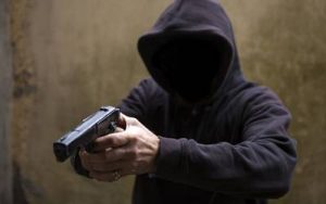 Ladrones armados roban 10 mil dólares al sur de Ambato