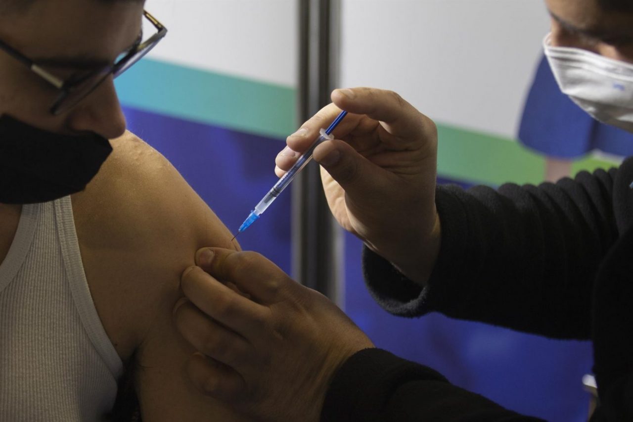 Israel abre sus fronteras a los no vacunados contra COVID-19