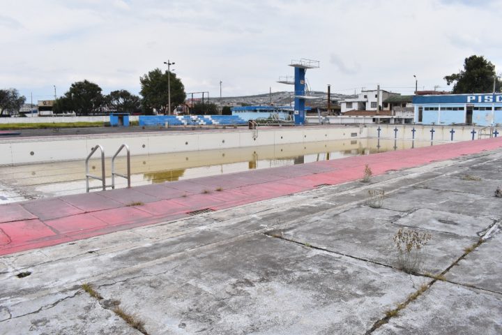 Piscina olímpica de Ibarra lleva 25 meses en el abandono