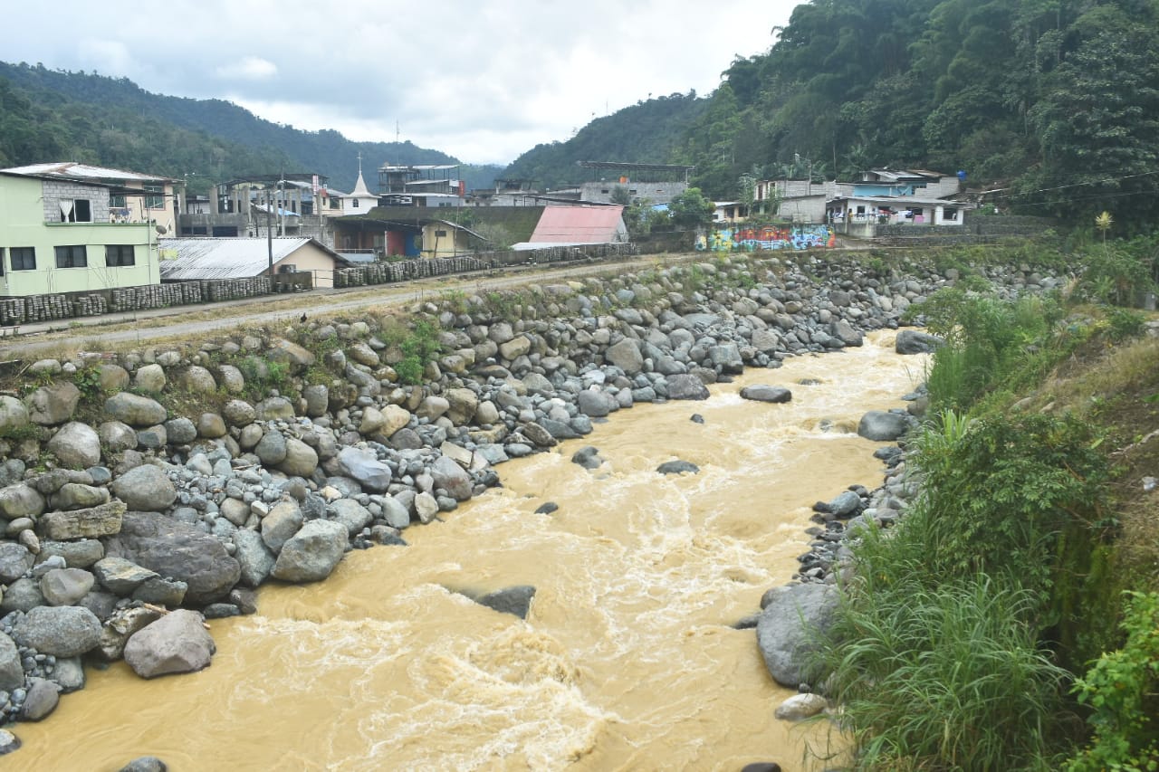 NATURALEZA. Con las últimas lluvias los habitantes sienten temor por la crecida del río Damas