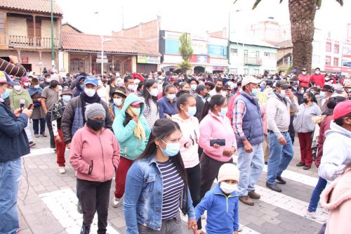 Decenas de comuneros realizaron una marcha en Quero, donde participaron las juntas de defensa del campesinado de diferentes cantones.