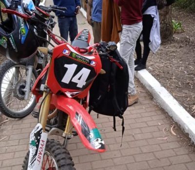 Menor hurta una  motocicleta en Ficoa