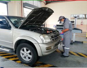 Persisten los problemas para la revisión vehicular, en Quito