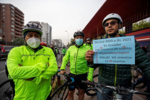 Manifestación en capital ecuatoriana exige mayor seguridad para ciclistas