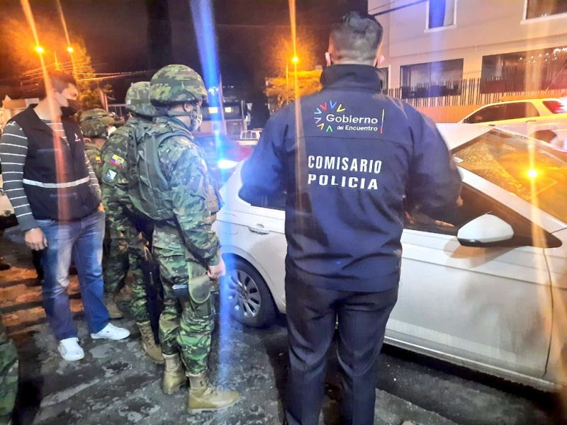 Operativos policiales dejan personas detenidas en Loja