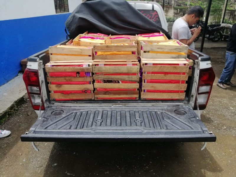 En Catacocha Policía retiene tres camionetas con contrabando