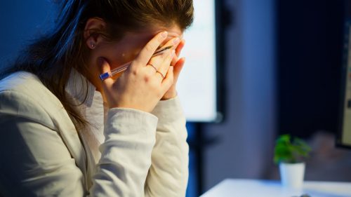 La sobrecarga de trabajo y el estrés laboral pueden desembocar en el síndrome de Burnout.