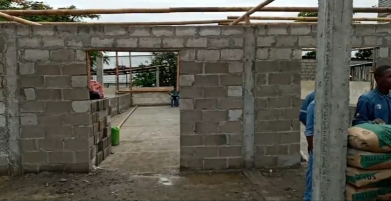 Construyen locales que se quemaron en la Barraca