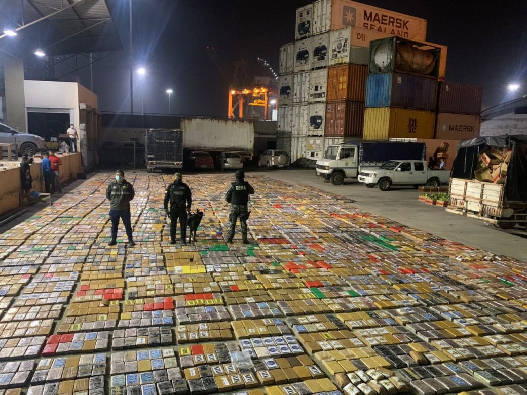 Policía decomisa casi 7 toneladas de droga en Guayaquil