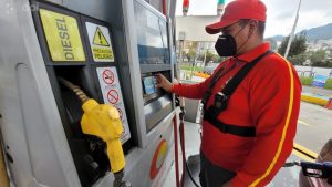 Galón de gasolina súper se encareció 28 centavos desde diciembre de 2021
