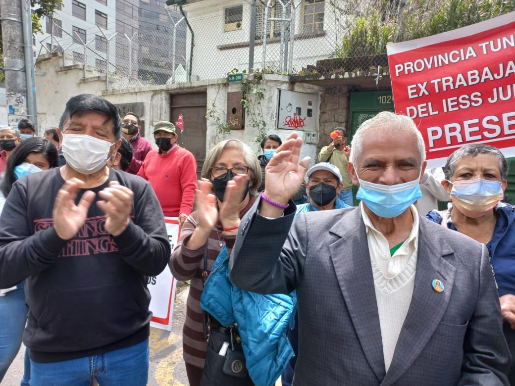 Los extrabajadores reclaman que desde 2015 se redujo la jubilación patronal en un 75%.