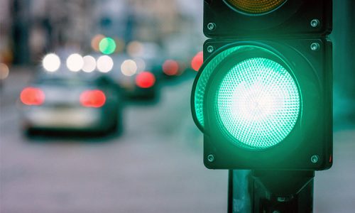 Los negocios ubicados en cantones con el semáforo verde pueden funcionar con un aforo del 85%.
