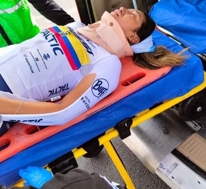 La ciclista ecuatoriana Miryam Núñez fue impactada en la rueda posterior de su bicicleta mientras entrenaba en la autopista General Rumiñahui. (Foto: Ernesto Almeida)