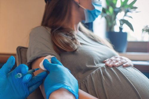 Las mujeres pueden acercarse al Patronato para atenderse en el área de ginecología.