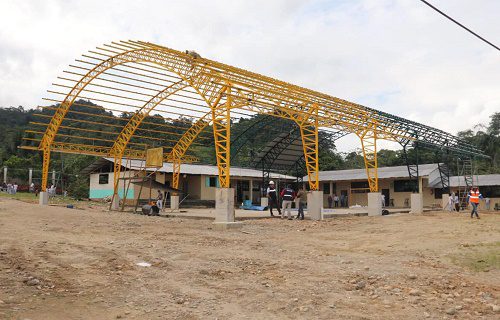 90% de avance en la cancha de la Unidad Educativa de Nankais