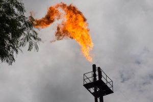 Ecuador pierde $500 millones al año por quemar el gas asociado a la producción petrolera