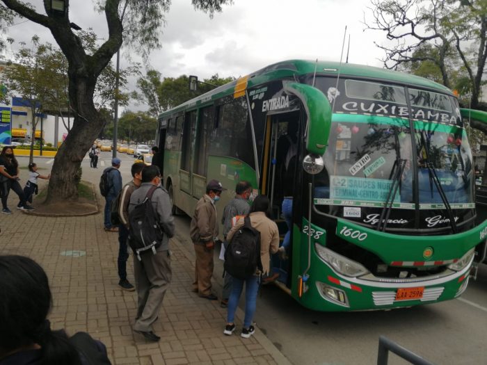Buses circulan llenos, pero transportistas dicen que no hay recursos