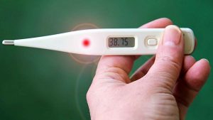 ¿Cómo combatir la fiebre en un niño?