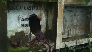 Profanan tumbas en cementerio de Quinindé