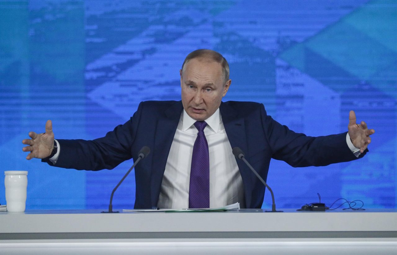 El presidente ruso, Vladimir Putin, insiste en que logrará la aceptación ucraniana de sus condiciones por la buena o con la guerra.
