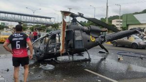 Helicóptero cayó en Portoviejo y hay heridos