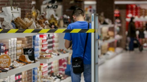 Miles de dólares en mercadería se llevaron los malhechores.