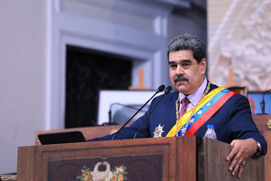 Maduro plantea el reinicio de diálogos