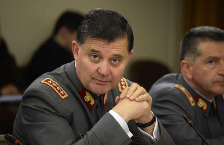 Jefe del Ejército de Chile renuncia tras escándalo