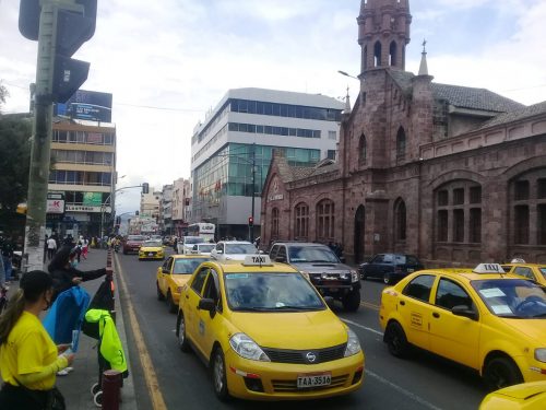 Tráfico vehicular en Ambato, un  problema difícil de solucionar
