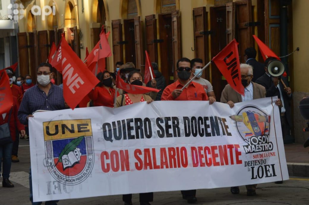 Alza salarial al magisterio equivale a un punto de IVA o cinco meses de subsidio al diésel