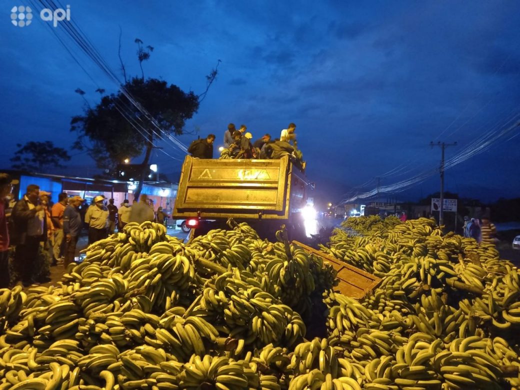 La madrugada del 14 de marzo de 2022 los bananeros iniciaron una protesta.