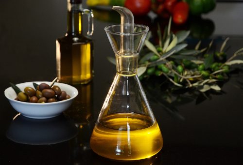 Estudios recientes muestran que el consumo de aceite de oliva virgen reduce un 28% el riesgo de cáncer de mama.