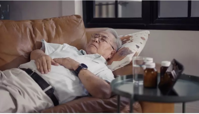Las siestas prolongadas en ancianos pueden ser señal de demencia