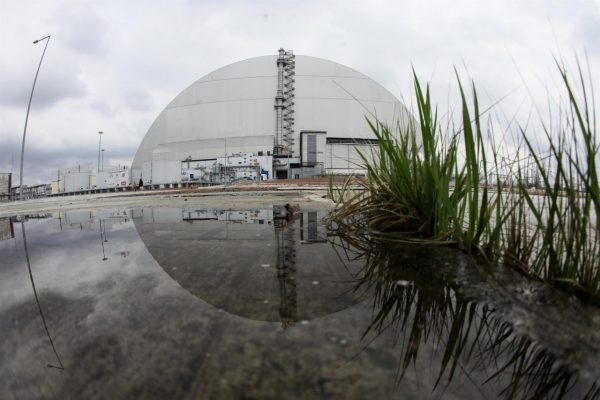 Tropas rusas se alejan de la central nuclear de Chernóbil