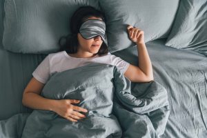 Dormir menos de 6 horas y media al día hace que engordemos