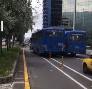 Video ciudadano capta a bus invadiendo ciclovía en Quito