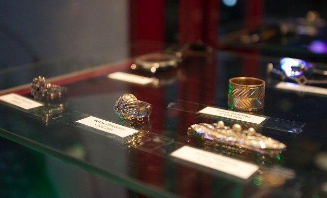 Biess anuncia remate de joyas que inicia en marzo