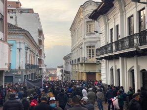 Alcaldía de Quito analiza exonerar a taxis del ‘Pico y Placa’