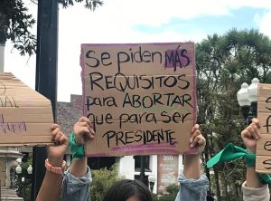 Plantón en la Plaza Grande por veto al aborto por violación