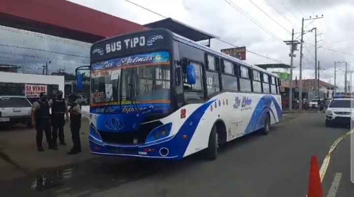 Asesinado al interior de un bus urbano