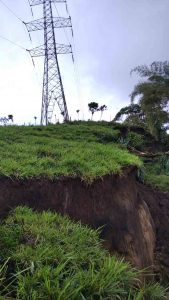 Colapso de torre dejaría sin electricidad a varias provincias