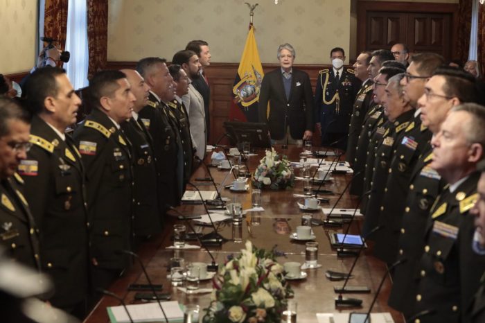 Encuentro. El presidente Guillermo Lasso se reunió con ministros y representantes de la Policía.
