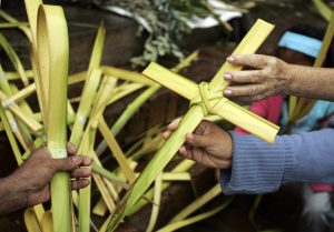 Incluso con artesanías de papel se puede celebrar el Domingo de Ramos
