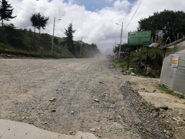 Otro feriado con la vía Loja-Cuenca en pésimo estado