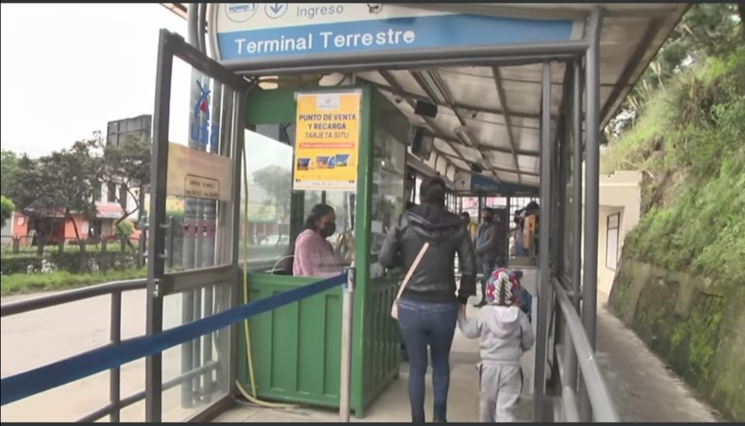 Cuatro paradas de buses se abrieron en Loja