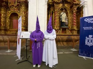 Los cucuruchos desempolvan sus trajes para la Semana Santa quiteña